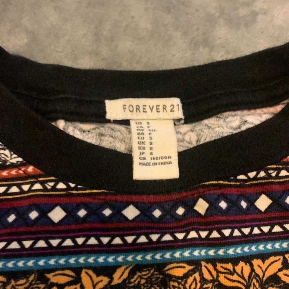 Retro Multi-Colored Patterned Tee - Picture 3 of 4
